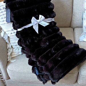 NEW! EXQUISITE LUXURY RIBBED FAUX FUR THROW BLANKET